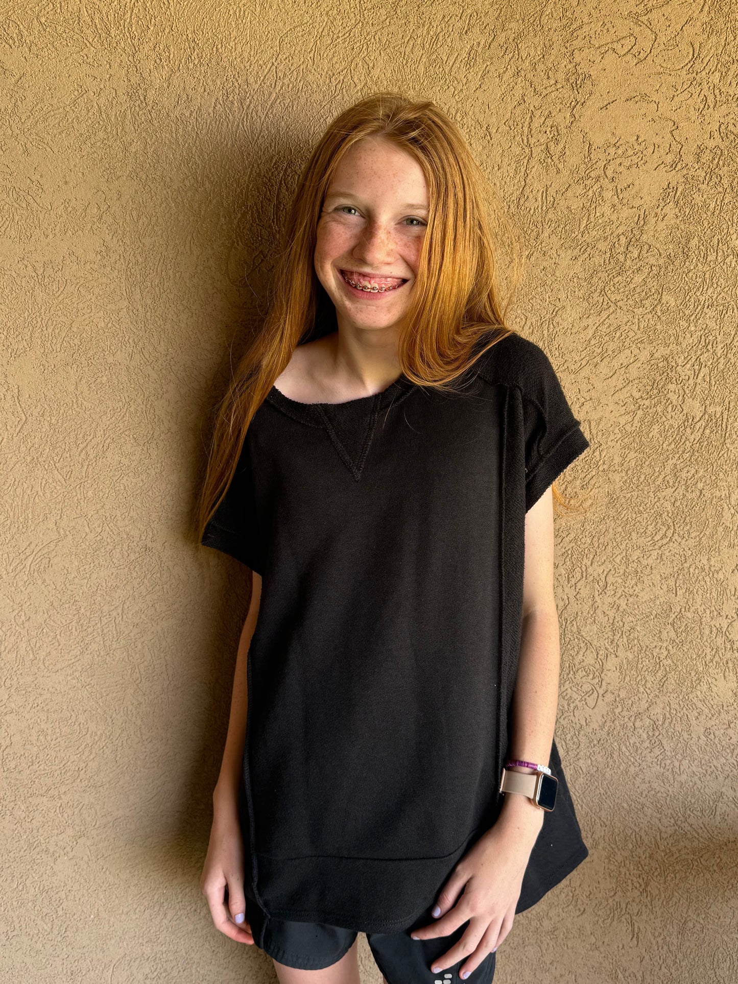Black relaxed textured top small but runs big!
