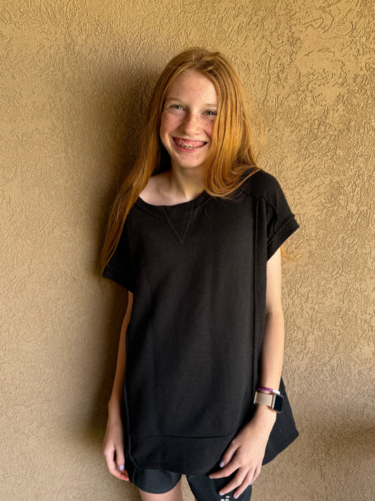 Black relaxed textured top small but runs big!