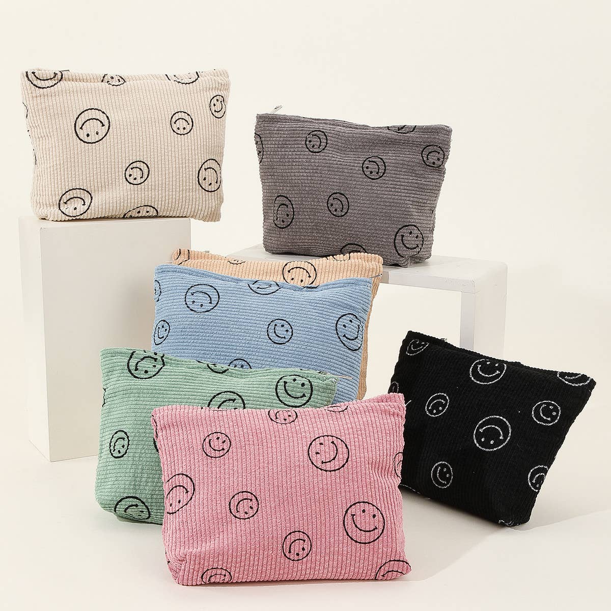 SIMPLE SMILEY FACE LARGE COSMETIC BAG_CWAB1036