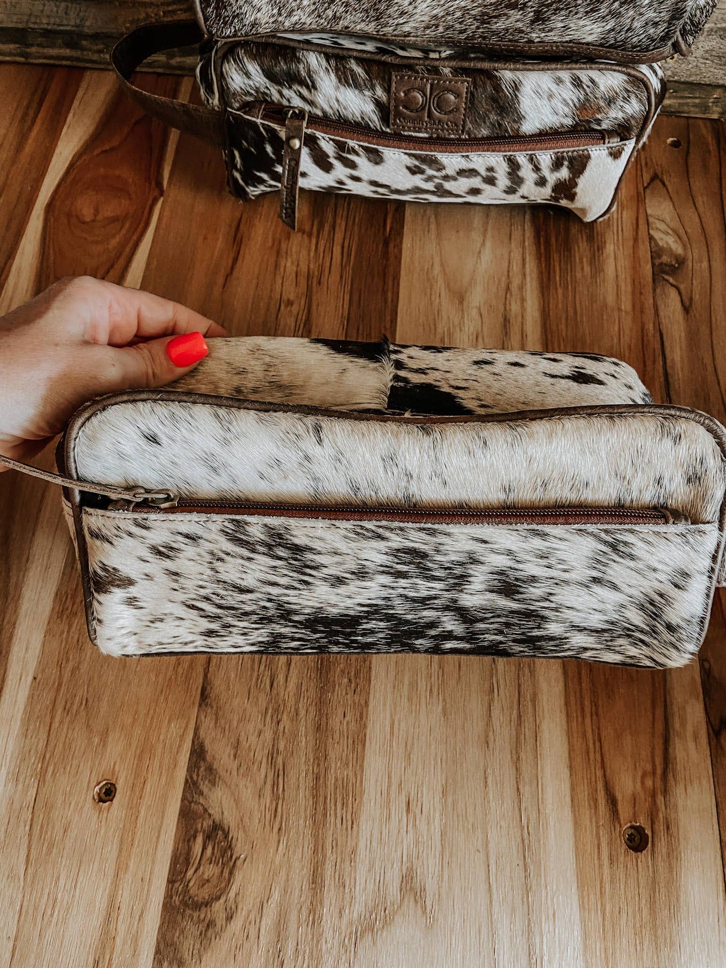 Cowhide Toiletry Bag for Men and Women